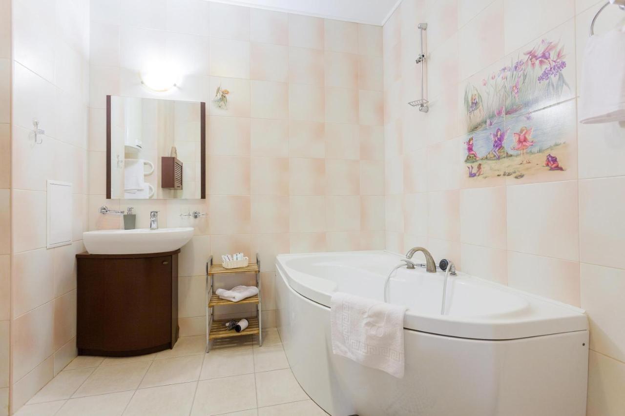 קייב Navit Apartments With Breakfast, Near The Railway Station, The City Center, The Park מראה חיצוני תמונה